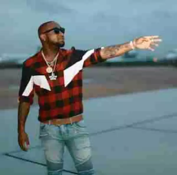 Davido Spends One Million Dollars On Gold Chains For His Crew (Photos)